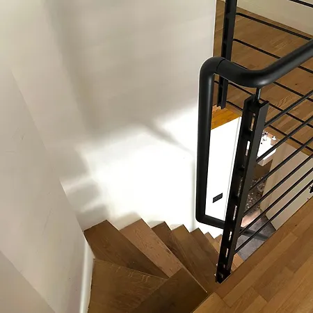 Ground Stone בארי