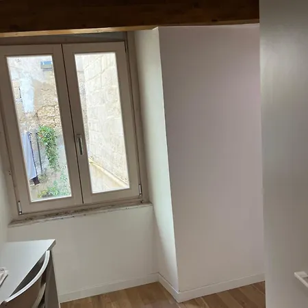 Ground Stone בארי